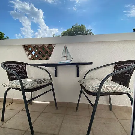 Lokvica Apartment *